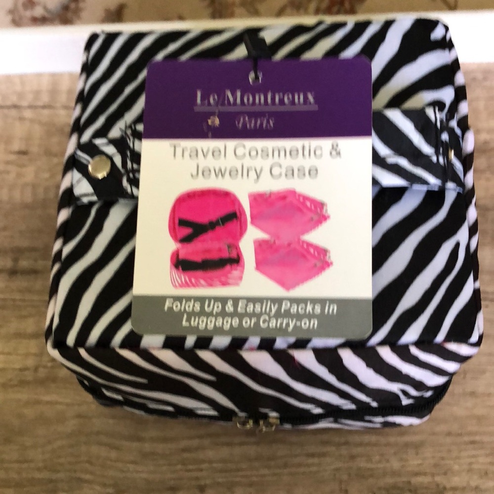 - Cosmetic and Jewelry Case -